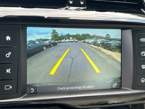 Used 2017 Jaguar XE Premium RWD image 32