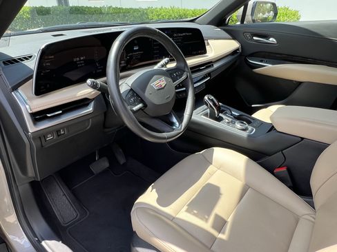 Used 2025 Cadillac XT4 Premium Luxury FWD image 17