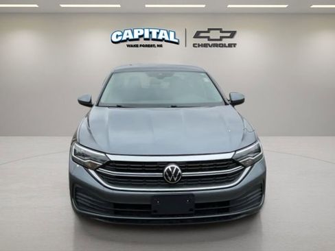 Used 2024 Volkswagen Jetta SE image 8