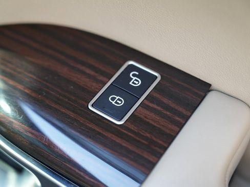 Used 2017 Land Rover Range Rover Supercharged image 41