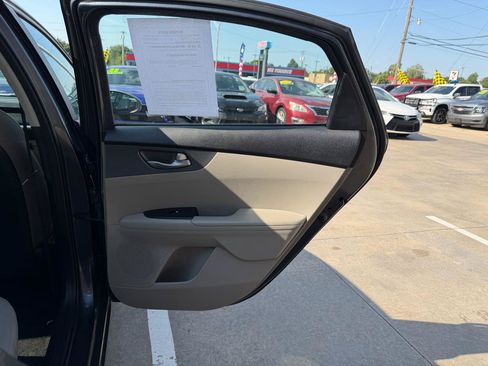 Used 2021 Kia Forte LXS FWD image 25