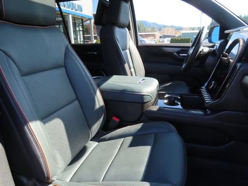Used 2025 GMC Yukon AT4 w/ AT4 Premium Plus Package AWD/4WD image 51