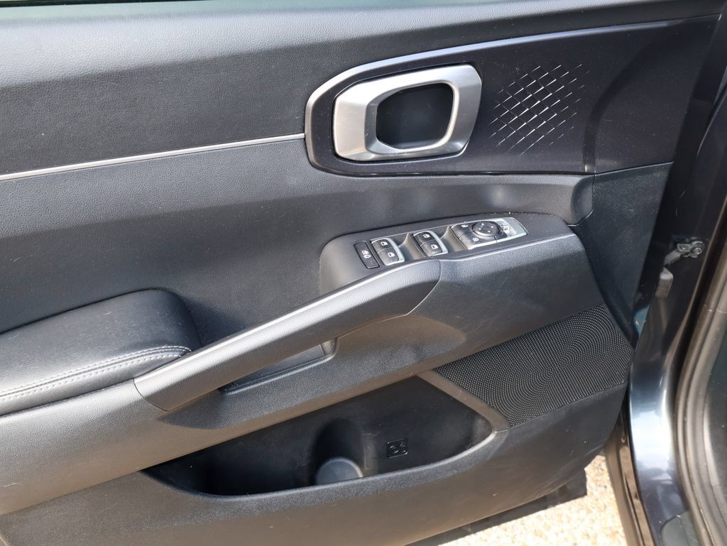 Used 2022 Kia Sorento S FWD image 13