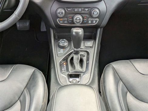 Used 2023 Jeep Cherokee Altitude Lux image 20