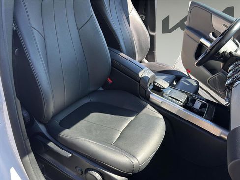 Used 2022 Mercedes-Benz GLB 250 4MATIC w/ Premium Package Lite image 31