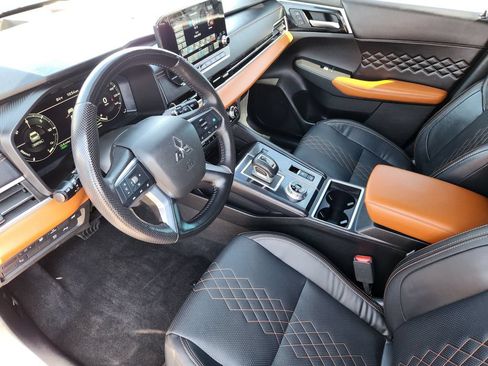 Used 2023 Mitsubishi Outlander 4WD Plug-In Hybrid image 10