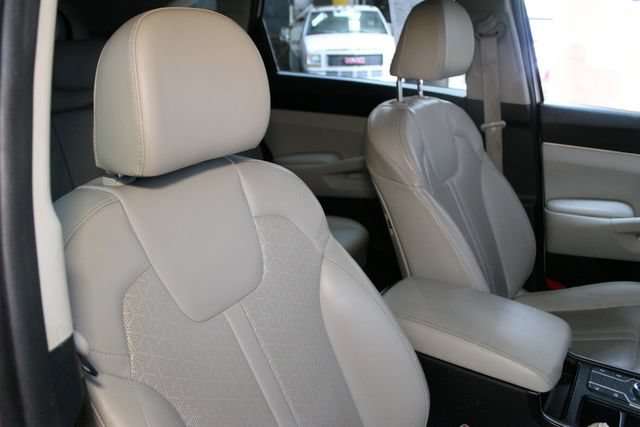 Used 2021 Kia Sorento S w/ Panoramic Sunroof Package AWD/4WD image 11