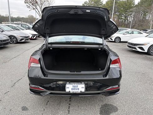 Certified 2022 Hyundai Elantra Limited image 18