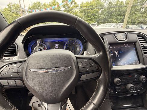 Used 2019 Chrysler 300 S RWD image 28