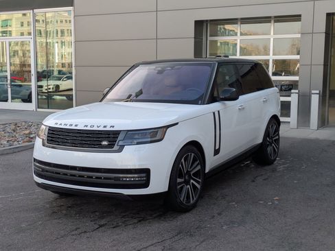 Used 2023 Land Rover Range Rover SE image 8