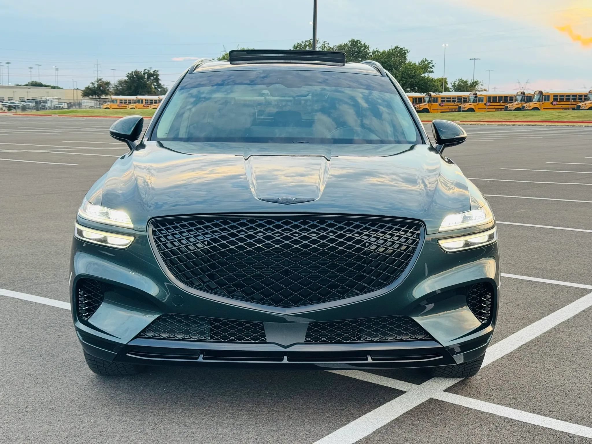 Used 2022 Genesis GV70 2.5T w/ Select Package AWD/4WD image 2