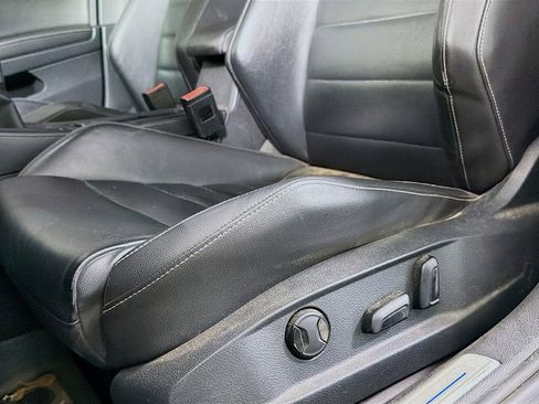 Used 2017 Volkswagen Golf R 4-Door image 23