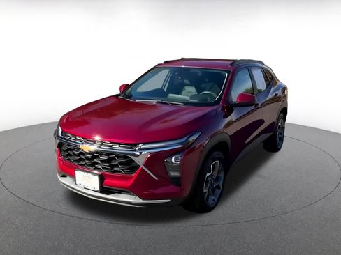 Used 2025 Chevrolet Trax LT image 4