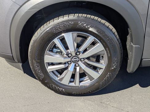 New 2026 Nissan Pathfinder SL image 11