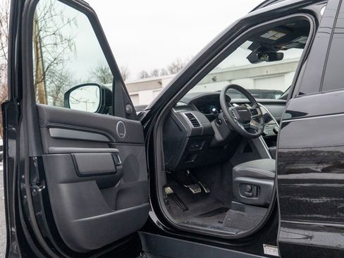 New 2026 Land Rover Discovery Limited Edition image 10