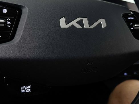 Used 2025 Kia Niro EX FWD image 9