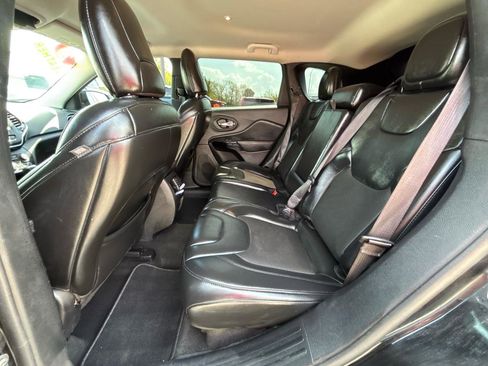 Used 2020 Jeep Cherokee Latitude Plus FWD image 14