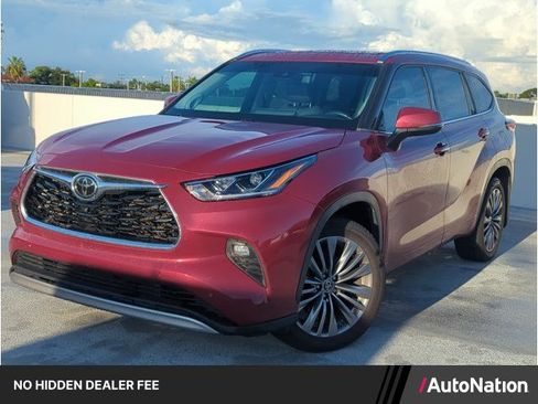 Used 2021 Toyota Highlander Platinum AWD/4WD image 1