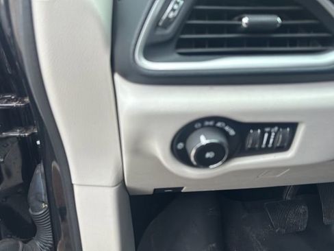 Used 2019 Chrysler Pacifica Touring Plus w/ Advanced Safetytec Group FWD image 22