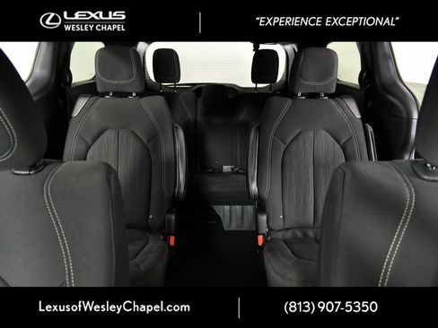 Used 2020 Chrysler Pacifica Touring w/ S Appearance Package image 23