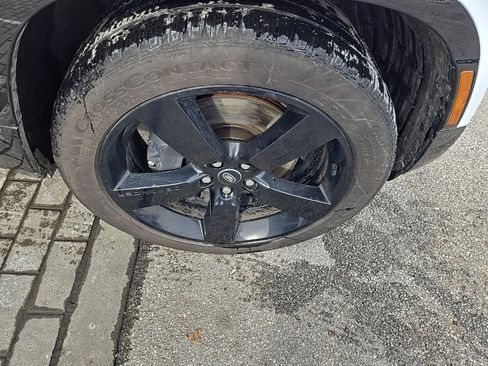 Used 2024 Land Rover Defender 130 X-Dynamic SE image 11