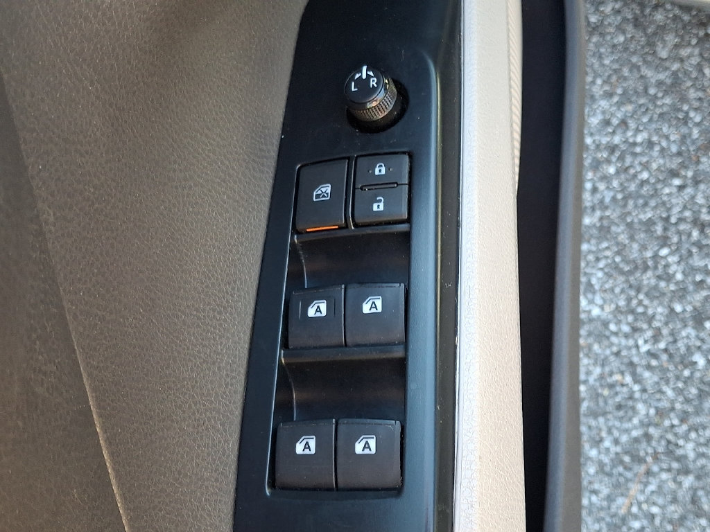 Used 2019 Toyota Camry LE w/ Convenience Package FWD image 25