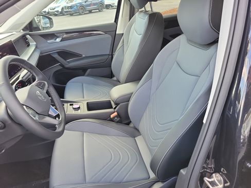 New 2026 Volkswagen Tiguan SE image 18