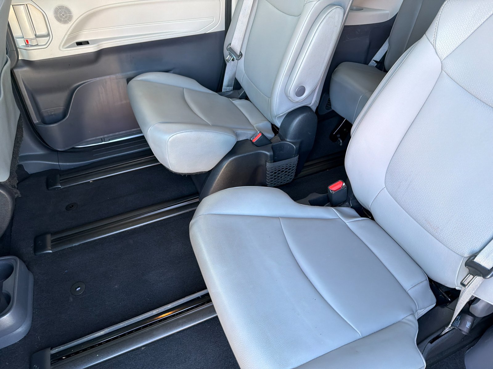 Used 2022 Toyota Sienna XLE FWD image 14