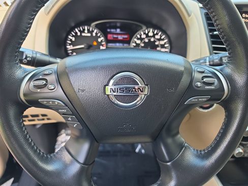 Used 2020 Nissan Pathfinder SV AWD/4WD image 12