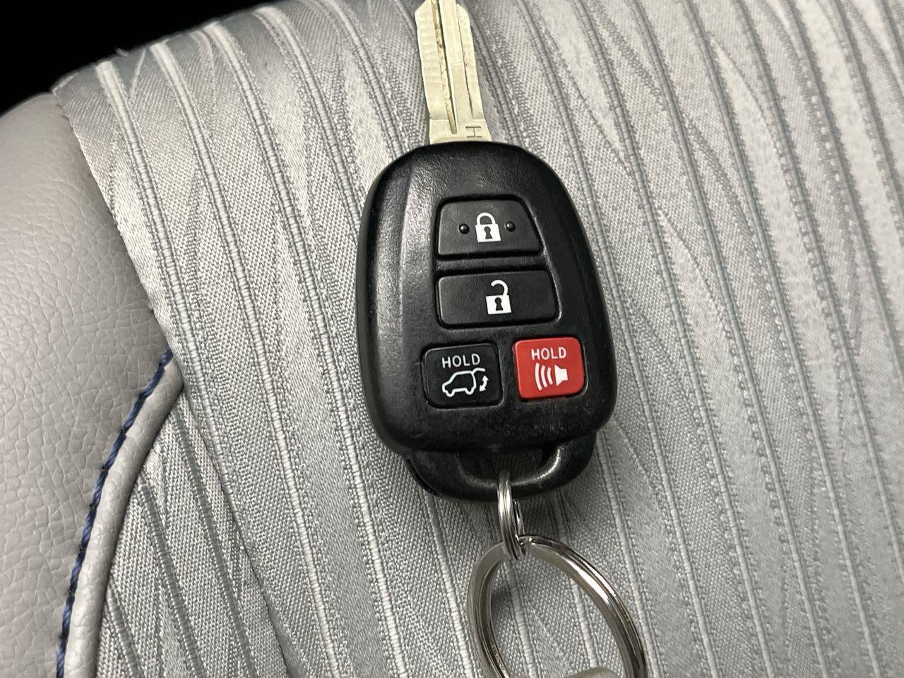 Used 2014 Toyota Highlander Plus AWD/4WD image 23