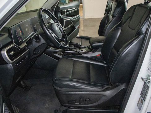 Used 2025 Kia Telluride S AWD/4WD image 8