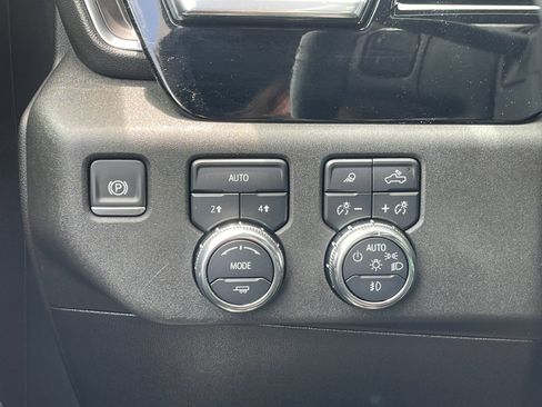 Used 2025 GMC Sierra 1500 SLT AWD/4WD image 30