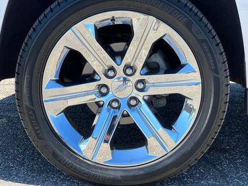 Used 2018 Chevrolet Suburban Premier w/ Max Trailering Package AWD/4WD image 8