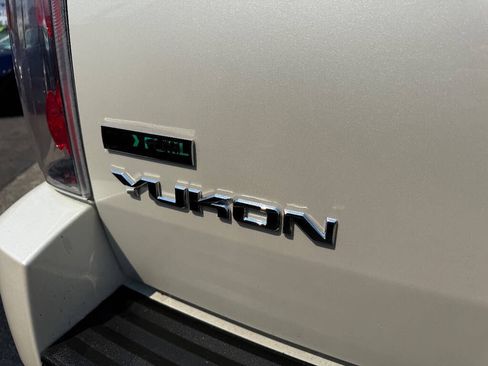 Used 2010 GMC Yukon Denali image 10