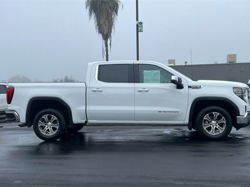 Used 2024 GMC Sierra 1500 SLT image 3