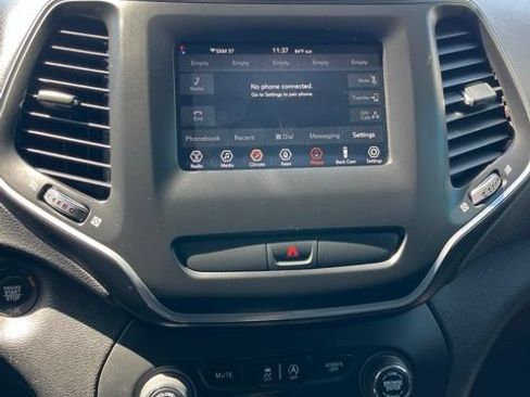 Used 2019 Jeep Cherokee Latitude Plus AWD/4WD image 41