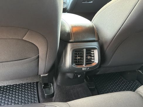 Used 2017 Jeep Cherokee Latitude w/ Cold Weather Group AWD/4WD image 24