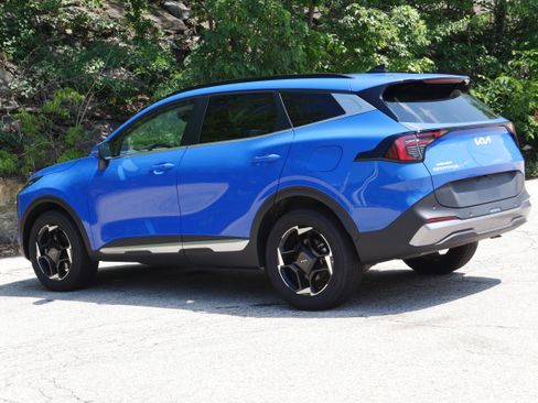 Certified 2026 Kia Sportage EX w/ EX Panorama Roof Package AWD/4WD image 4