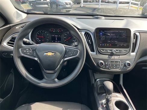 Used 2024 Chevrolet Malibu LT image 11