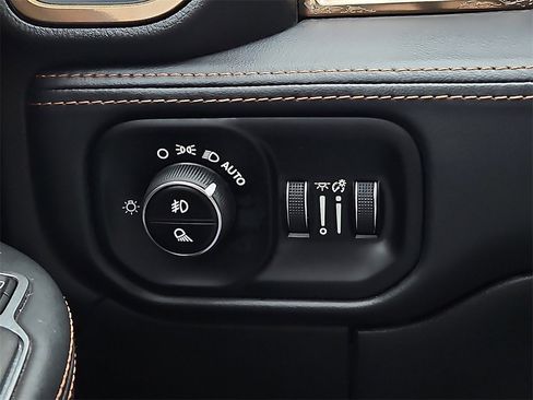 Used 2024 RAM 3500 Limited image 25