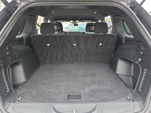 Used 2021 Jeep Grand Cherokee Laredo image 12