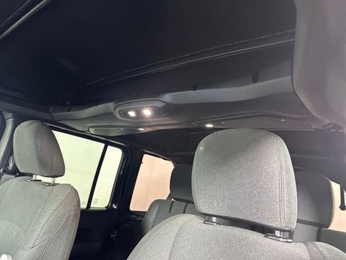 Used 2024 Jeep Wrangler Unlimited image 11