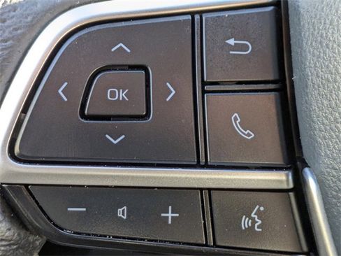 Used 2025 Toyota Sienna Limited image 36