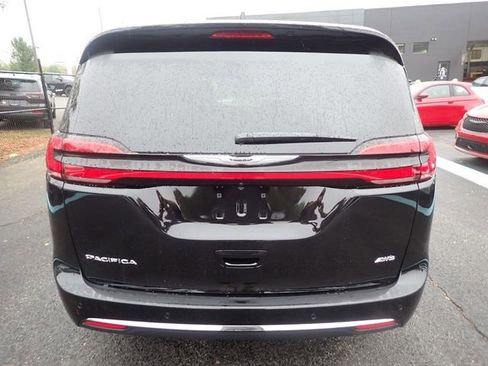New 2026 Chrysler Pacifica Select AWD/4WD image 4