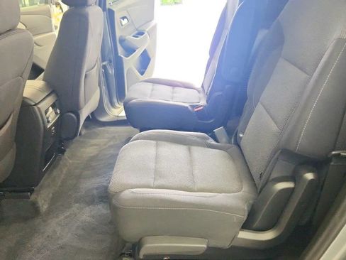Used 2023 Chevrolet Traverse LT FWD image 25
