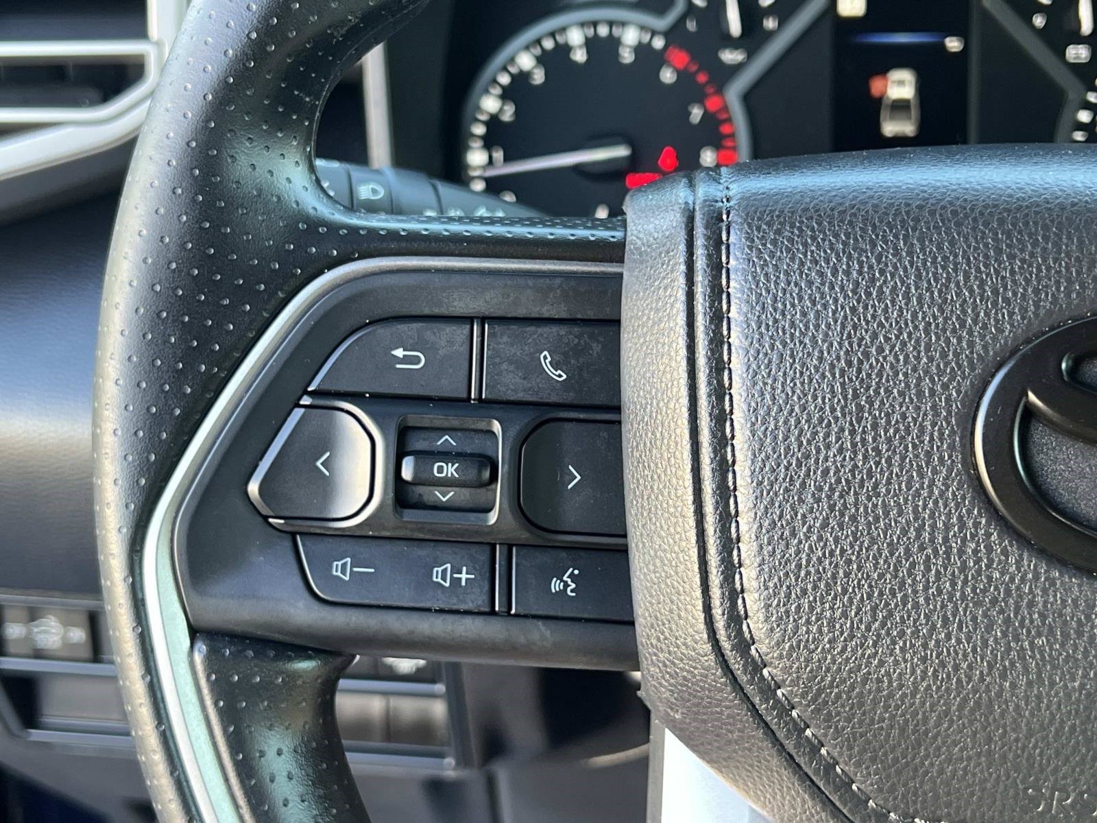 Used 2025 Toyota Tundra SR5 w/ SR5 Convenience Package AWD/4WD image 21