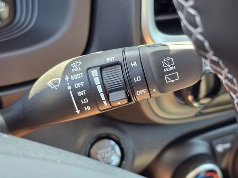 New 2025 Hyundai Venue SEL image 36