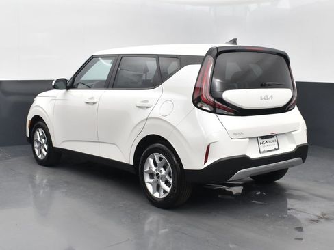 Used 2025 Kia Soul LX w/ LX Technology Package FWD image 5