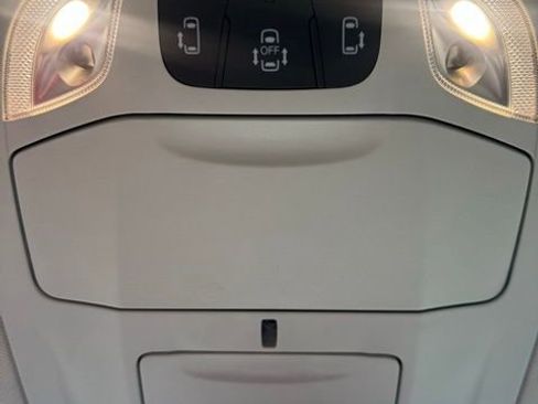 Used 2024 Chrysler Pacifica Touring-L image 52