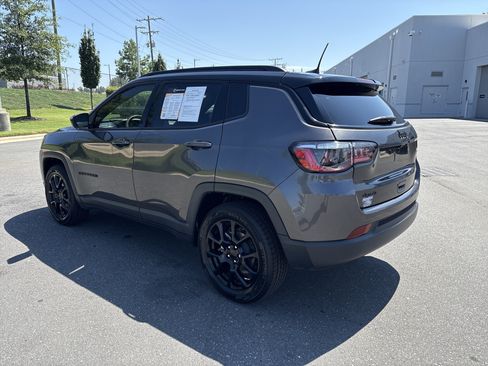 Used 2023 Jeep Compass Latitude w/ Sun and Sound Group AWD/4WD image 7